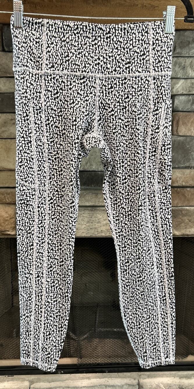 Women’s ATHLETA Black/White Ultimate Stash High Rise Textured 7/8 Leggings S *B8